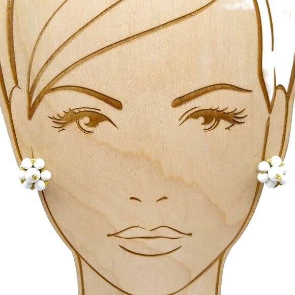 Vintage Milk Glass Bead Cluster Earrings, Classic White and Gold Tone Screw Back - Picture 2 of 5